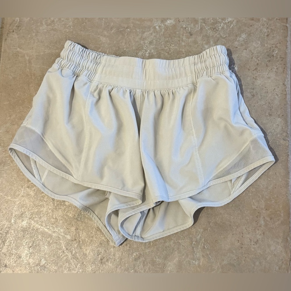 Lululemon Hotty Hot Short II *2.5” –French Clay – Size 2 Retired Color Like New - Picture 6 of 10